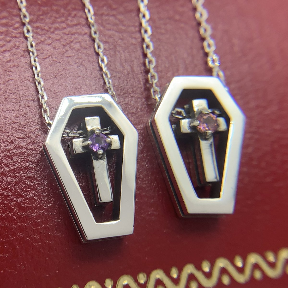 Vkeisilver's tweet image. 棺桶2個
出棺します