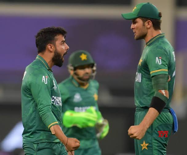 76Shadabkhan's tweet photo. Congratulations @iShaheenAfridi on becoming the captain of @lahoreqalandars. Wishing for your success always. Looking forward to captaining against you for @IsbUnited in this season’s @thePSLt20. Lets give it our all on the field. https://t.co/gcLdWTGosp
