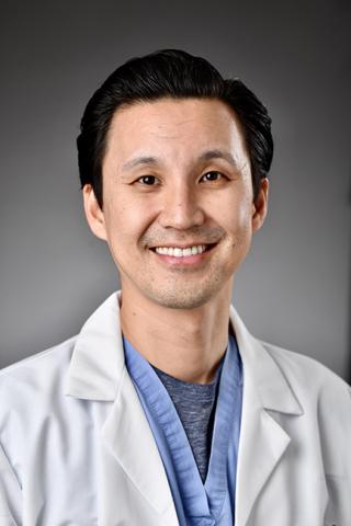 probstMD's tweet image. I could not be more proud of my friend and colleague, Bernard Chang, recently given an endowed professorship at Columbia! 

▶️Tushar Shah and Sara Zion Associate Professorship in the Department of EM.

What a terrific leader, researcher and mentor.

@bernardchangMD