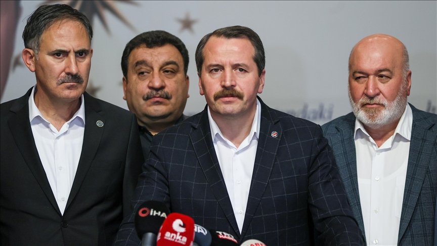 4bTeknisyen's tweet photo. @_aliyalcin_ Ahirette de böyle dizileceksiniz karşımızda! ama roller değişecek! #4Cliler yokluğu yıllardır çekiyor! Şimdi mi aklınıza geldi bordrolar? Az önce yanıma taşerondan geçen işçi geldi, halimize acıyormuş! Rezil rüsva ettiniz emeğimizi!!! @_aliyalcin_ @MemurSenKonf @vedatbilgn https://t.co/eBNDZyrlz3