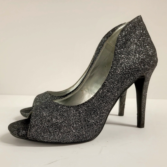 Jane22749's tweet image. So good I had to share! Check out all the items I'm loving on @Poshmarkapp from @HypnoticFeatur1 #poshmark #fashion #style #shopmycloset #reveuse #pinkheart #caparros: posh.mk/BcM1V68X8lb