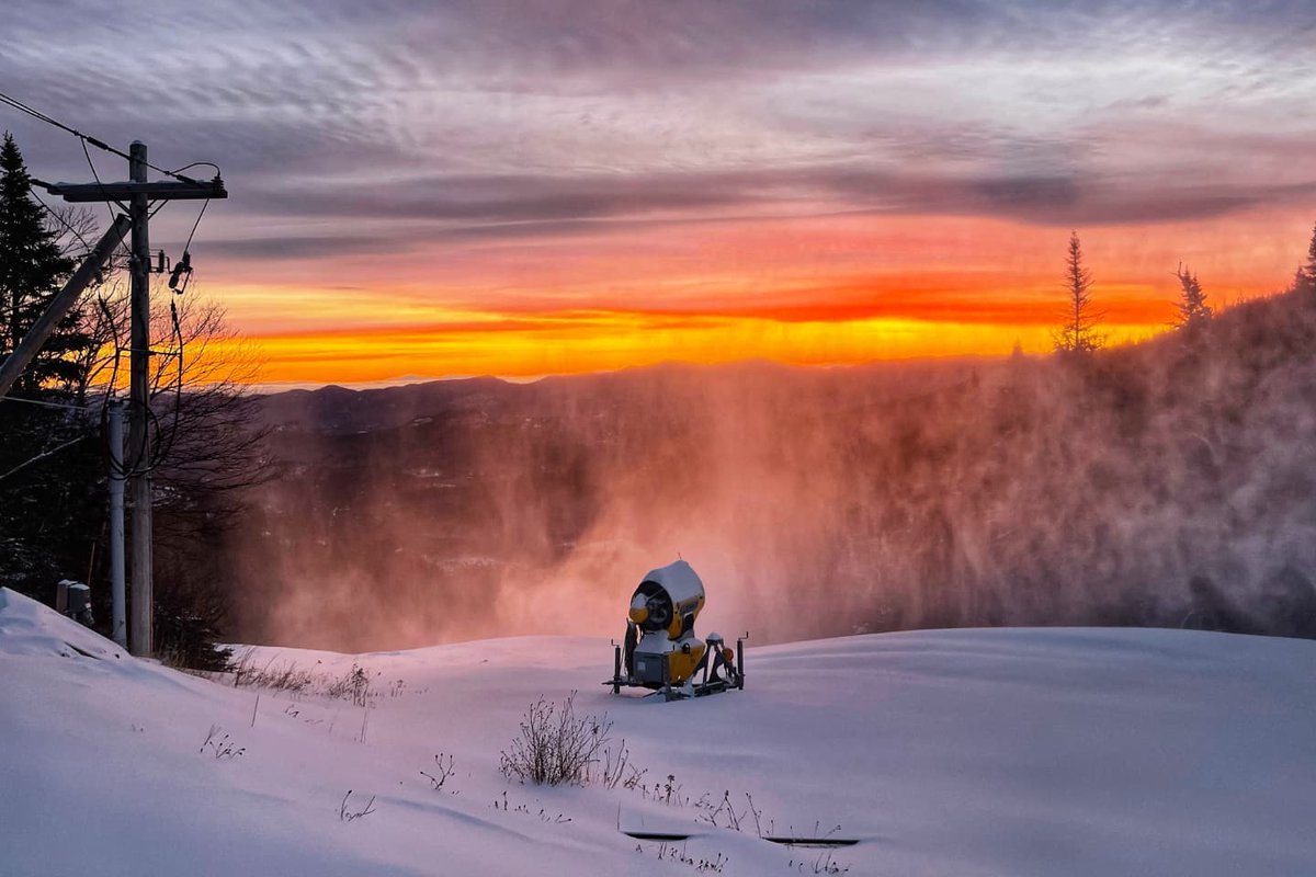 SkiWhiteface's tweet photo. The battle is on...Who gets the best sunrises; Snowmakers vs Lifts?
#WhitefaceMountain #Lakeplacid #VoteNow #ISpyNY #SkiTheEast #ISkiNY #SkiADK #sunrise #Sun #mountains #Lifts #Snowmakers
#TechnoAlpin #Doppelmayr
@Doppelmayrlat Technoalpin https://t.co/qdsTPopd0V