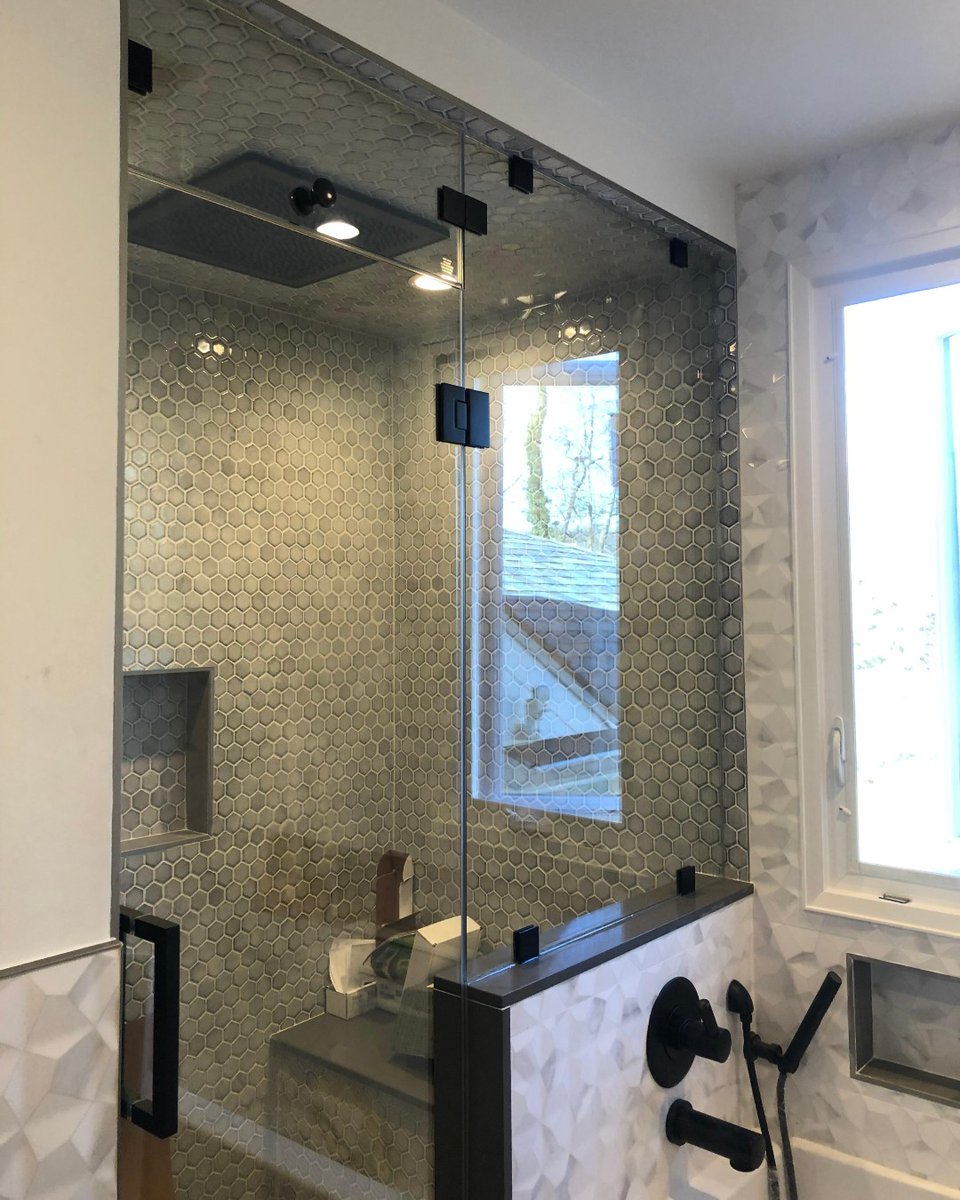 AMGGlassmetal's tweet photo. Steam shower, door &amp; side panel on top of knee wall...
A lot going on for such an elegant look!  
#bathroomgoals
#bathroominspiration
#customglass
#steamshower https://t.co/LmwmX8z4pr