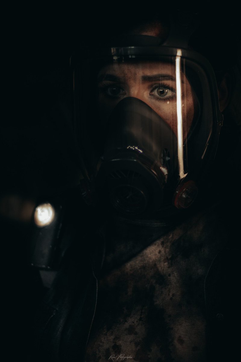 Naughty_Dog's tweet photo. Did a double-take before realizing that this isn't a Photo Mode shot -- it's Lya cosplaying Ellie from The Last of Us Part II!

Ellie cosplay: https://t.co/r0NJwFcVFO
📸: https://t.co/pPp0k1yVPJ

Share your own cosplay here for a chance to be featured: https://t.co/Phy0iNAB13 https://t.co/rMW6q9l2Cg