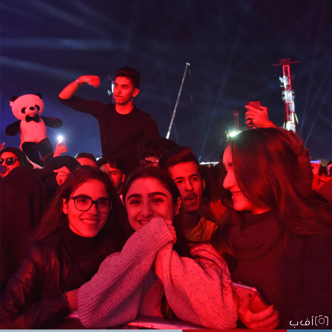 alhurranews's tweet image. مهرجان موسيقي في السعودية يستقطب مئات الآلاف.

أعلنت هيئة الترفيه السعودية الاثنين، أنّ أكثر من 732 ألف شخص حضروا مهرجان "ميدل بيست" الموسيقي السنوي خلال الأيام الأربعة الماضية، غالبيتهم من الشباب، بحسب ما نقلت وكالة فرانس برس.