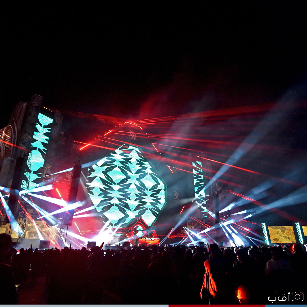 alhurranews's tweet image. مهرجان موسيقي في السعودية يستقطب مئات الآلاف.

أعلنت هيئة الترفيه السعودية الاثنين، أنّ أكثر من 732 ألف شخص حضروا مهرجان "ميدل بيست" الموسيقي السنوي خلال الأيام الأربعة الماضية، غالبيتهم من الشباب، بحسب ما نقلت وكالة فرانس برس.