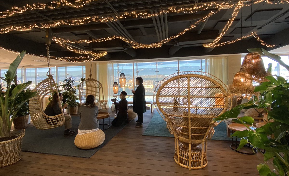 GemmaMSal's tweet photo. What a lovely way to finish 2021! Discovering our new @AngeliniFarmaES offices❤️ in Casa Angelini. A space to work in #agile #collaborating &amp; to let #innovation flourish👏🏻. Can’t wait to go back after Xmas break to work there! https://t.co/3vxVzhChX7