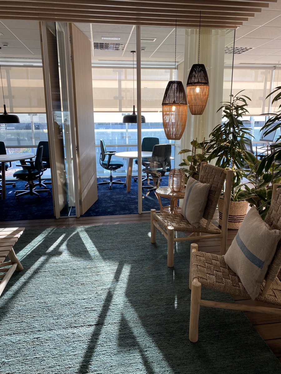 GemmaMSal's tweet photo. What a lovely way to finish 2021! Discovering our new @AngeliniFarmaES offices❤️ in Casa Angelini. A space to work in #agile #collaborating &amp; to let #innovation flourish👏🏻. Can’t wait to go back after Xmas break to work there! https://t.co/3vxVzhChX7