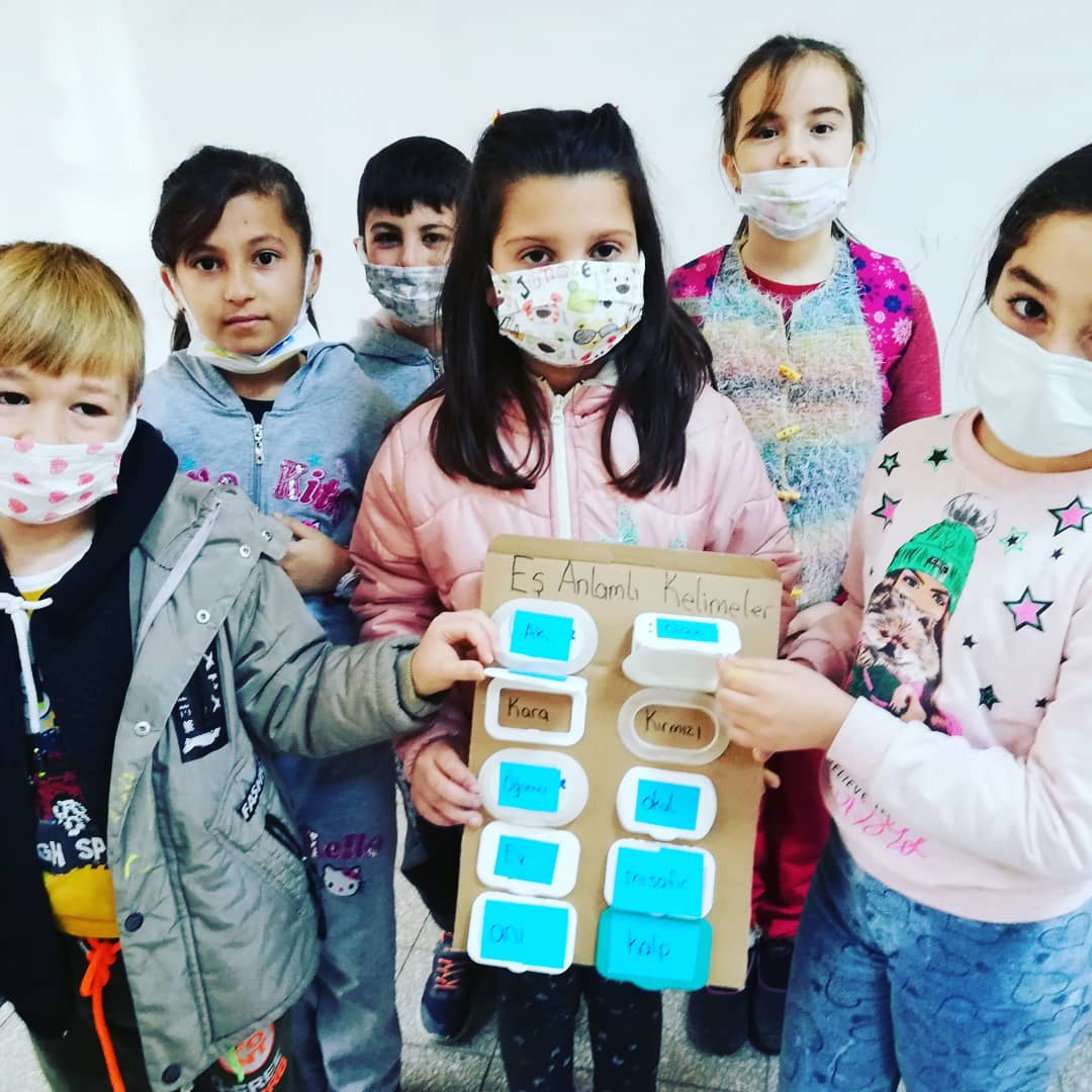 IlkokuluBahceli's tweet photo. Sıfır Atık Eğitim Projesi kapsamında  öğrencilerimizde doğal varlıkların korunması, doğa dostu tüketim alışkanlıkları ve atık yönetimi konularında farkındalık geliştirmeleri için etkinliğimiziyaptık. 💚🍃🌳@tcmeb
@izmir_ilmem
@MucahitYentur
@dikili_mem
@UlusEkrem
@IlkokuluBahceli https://t.co/U59vpjnxv8