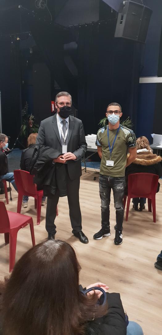 Prefet77's tweet photo. Le #SP77 de Meaux s'est déplacé ce jour à #MitryMory, salle Jean Vilar, pour saluer l'opération de #vaccination organisée par la municipalité et l'@ARS_IDF. 
À 14h30, 1⃣8⃣1⃣ personnes ont pu être vaccinées, permettant de lutter ensemble contre les formes graves de la #COVID19✅. https://t.co/P7FkUH8eXW