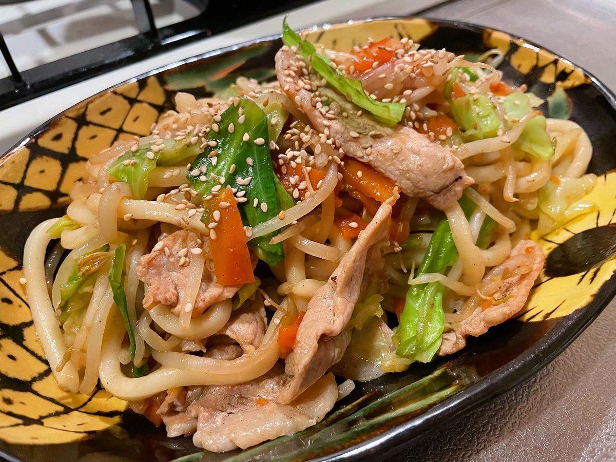 ha87prv's tweet photo. #焼きうどん
#豆腐とエノキとワカメの味噌汁

.

#料理 #私料理 #手料理 #自炊 #料理記録 #ごはん記録 #オリジナルレシピ #レシピ記録 #定食記録 #晩ごはん #おうちごはん #おうち時間 #おうち居酒屋 #ディナー #晩酌 #おつまみ #つまみ飯 #簡単料理 #時短料理 #料理好きな人と繋がりたい https://t.co/a28a17zp7u