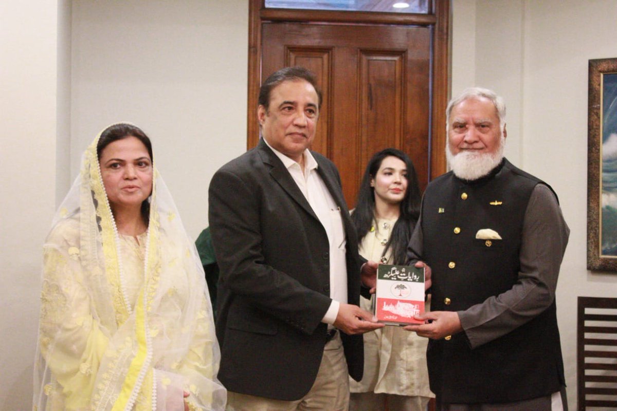 zakfoundation's tweet photo. President Zakir Ali Khan Foundation Mr. Muhammad Akber Ali Khan presented a book "RIWAYAT E ALIGARH"" to dignitaries and guests of honor Major General Tariq Soori, Captain Adeeb Safvi and others at the ending of dialogue session in the memory of Fall of Dhaka. https://t.co/KAxpeCSUmB