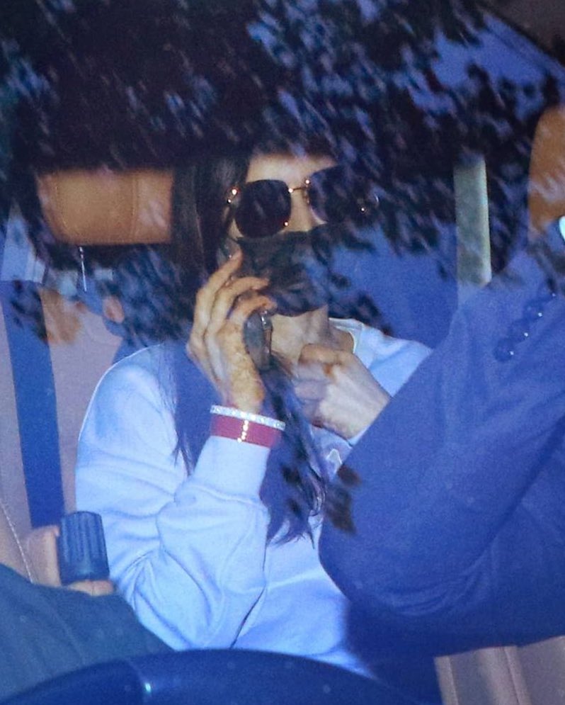 itskaytobeyou's tweet photo. Finally, Katrina spotted after a week. 🤍 She's glowing tho. 🥰 #KatrinaKaif https://t.co/nMdw1WZRsg
