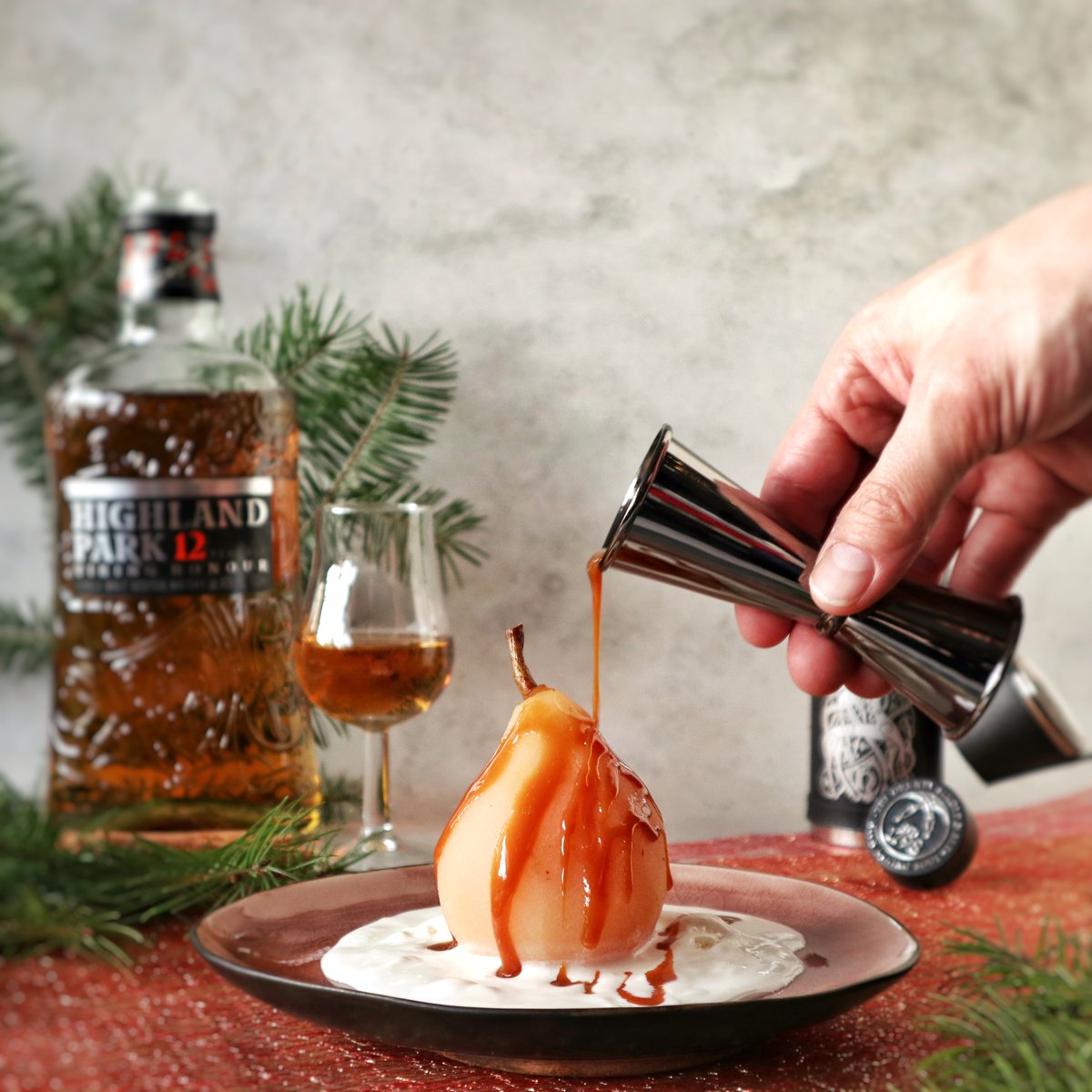 Stoofperen met Highland Park caramelsaus 🤤 Topchef #FreekvanNoortwijk heeft samen met #HighlandPark whisky een heerlijk 3-gangen #WinterBBQ menu gemaakt. Met onder andere deze stoofperen in appelsap met #HighlandParkWhisky caramelsaus! 

ongewoonlekker.com/stoofperen-in-…

#AWildHarmony