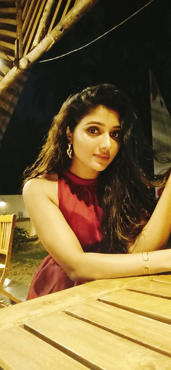 mirnaaofficial's tweet photo. Full of smiles 😁 Throwback to the Birthday night ✨❤️ https://t.co/qf5Oxmx0cK