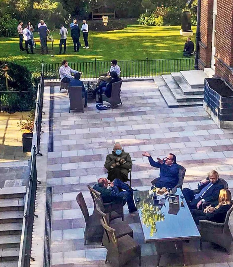 FBogunovic's tweet photo. People locked outside and he is drinking wine chiling???

#BORIS JOHNSON IT THE WORST POLITICIAN EVER https://t.co/EVyMVZgFKh