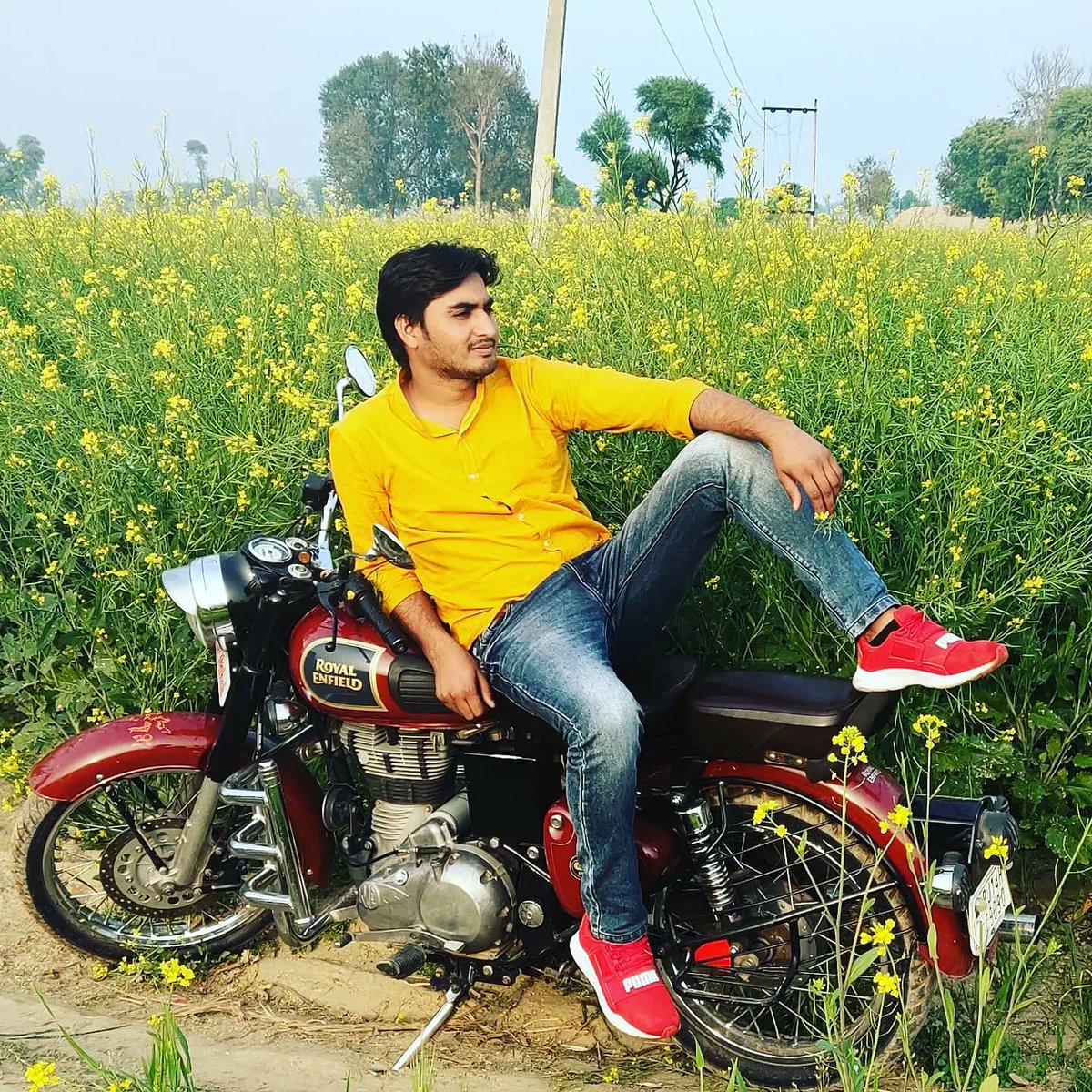 जिंदगी है जी लो वरना गुजर जाएगी !
    मै जी रहा हूँ  😍