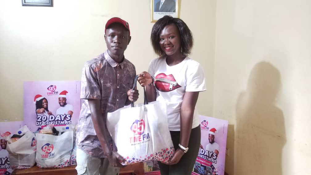 95_TimeFM's tweet photo. 😊😊😊The winning continues. Simply tune in,answer a simple question and win! Simple right? #20DaysOfChristmas #MbalesNumberOne #WeLoveMbaleCity #MerryChristmas https://t.co/sfVCQgSRcL