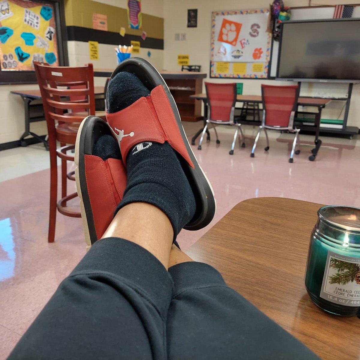 jcwise330's tweet photo. A Griff-Mas Holiday Celebration @FCHSGriffins concludes with Twas The Night Before Winter Break PJ'S Day... I don't do pajamas so I did sweats and slides with one of my favorite SC State shirts. #SCSUBulldogs4Life #CelebrationBowlChamps #WinterBreakReady https://t.co/mYeVwL4IAl