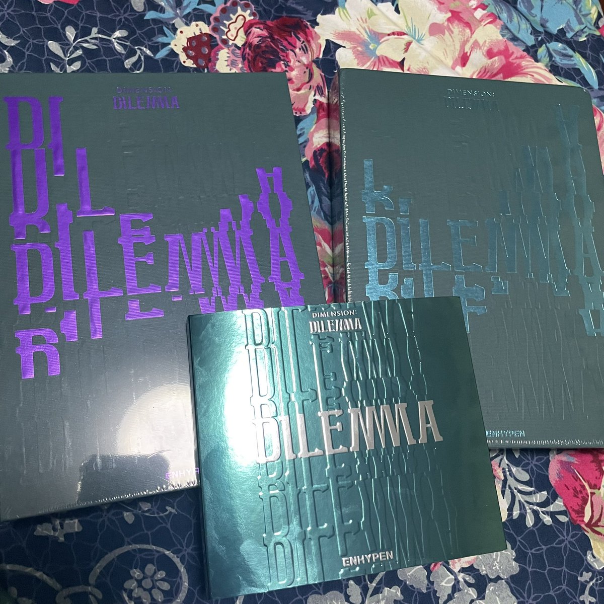 simp4aussieboi's tweet photo. wts lfb ph

• sealed first press dimension dilemma ( charybdis &amp; scylla ) + unsealed essential ver - 1,600 set / 680 each ver
• 300 unsealed essential ver 
• complete inclu

mop: gcash
mod: ggx (cod for lsf)
location: caloocan https://t.co/29Q2nid7hG