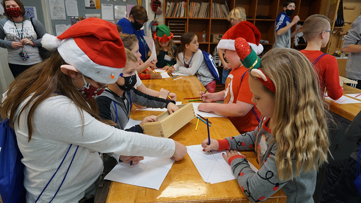 LSPioneers's tweet image. The @lshspioneers Technology Education Department's Holiday Workshop is 25 this year! Both third and fourth grade visited the workshop to create gumball machines, gingerbread houses, and more. bit.ly/3srpzPl