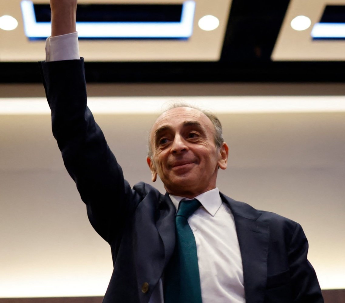 LesAbsentsAvecZ's tweet photo. Il serait facheux qu'Éric Zemmour n'ait pas ses 500 parrainages. 
Nous sommes des millions à le soutenir. 
Faisons monter 
#500signaturespourZemmour et prouvons 1 fois de plus que l'élection présidentielle ne peut être sans #ZemmourCandidat https://t.co/af3B4wY3Ly