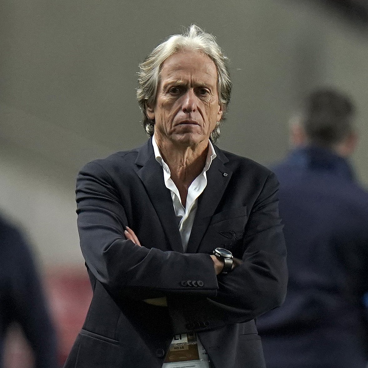 ESPNBrasil's tweet photo. QUEM VAI TREINAR O MENGÃO? 

O SportsCenter analisa logo mais os possíveis técnicos do Flamengo para 2022: O clube já conversou com empresários de Jorge Jesus e também com Paulo Sousa, treinador da seleção da Polônia #SCBrasil 

👉 https://t.co/WDM7f3cHju https://t.co/tBd44xla9i