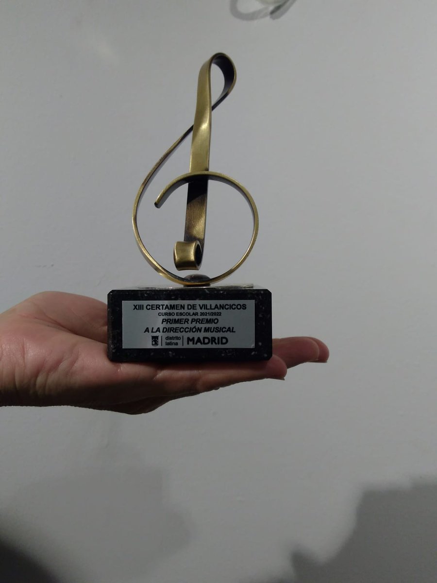 Nuestros alumnos/as han conseguido el Primer Premio del XIII Certamen de Villancicos del Distrito de Latina. Enhorabuena a todos/as y en especial a Pilar y Miguel. ¡¡¡¡Felicidades !!!