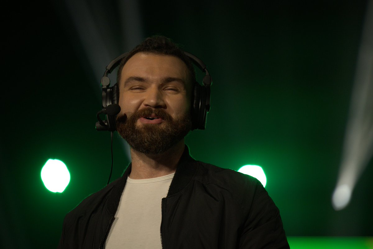 Shyway's tweet image. Tfw I finally made it to the analyst desk🤣

Fr though, incredible weekend of Halo. Surreal seeing SO many people come together to celebrate and restore something many believed was long forgotten. 

Love my team &amp;amp; this community, welcome back Halo 🚀