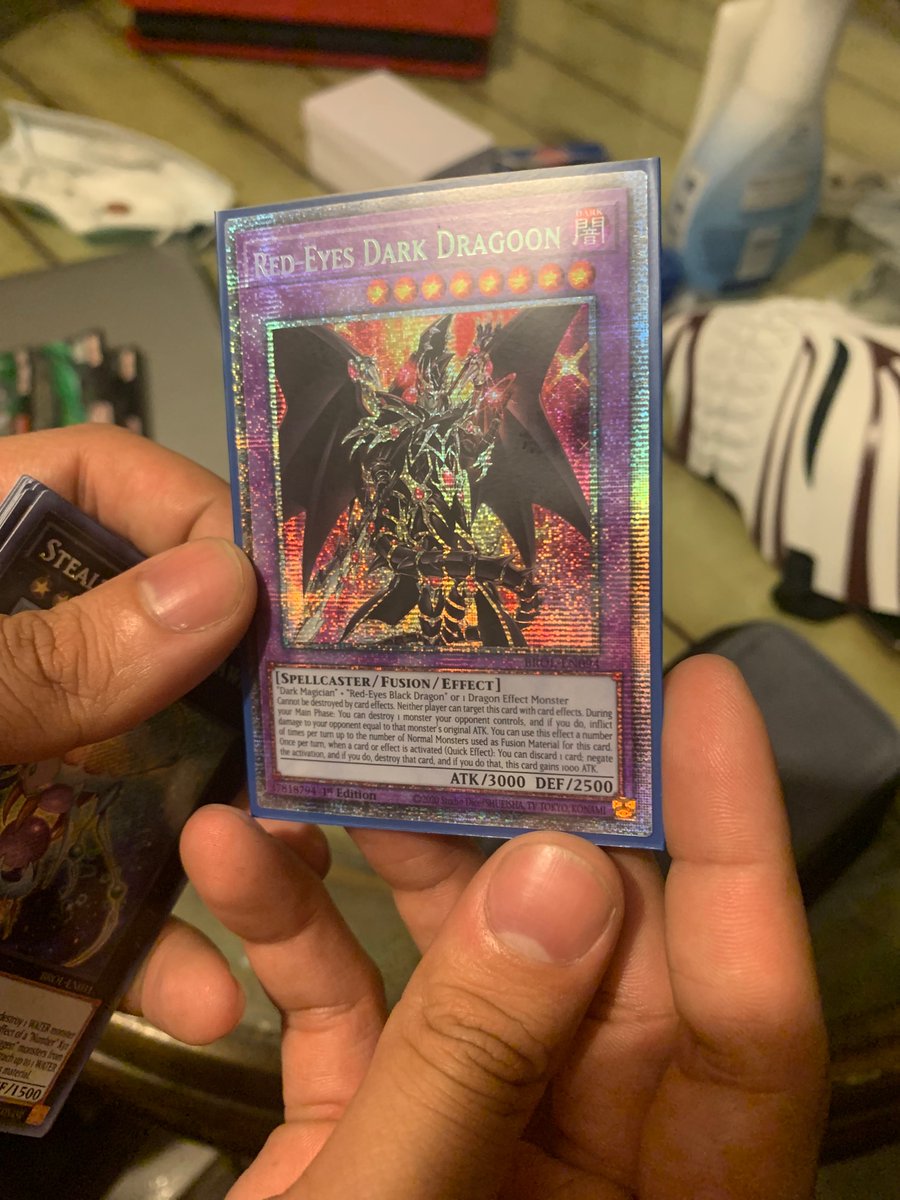 CESARSLOVER's tweet photo. Forgot to mention how I pulled this badboy out of a $4 dollar booster at Walmart.
#yugioh #brothersoflegend #dragoon #starlightrare https://t.co/IQTzskAJrQ