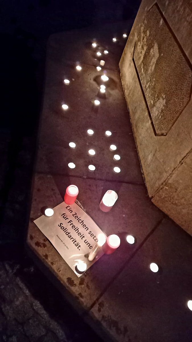 MartinBW15's tweet photo. #coronaprotest #Kerzen #Demo #Mo2012 #Ruhland in der O.L. https://t.co/JU3jMt3nlP