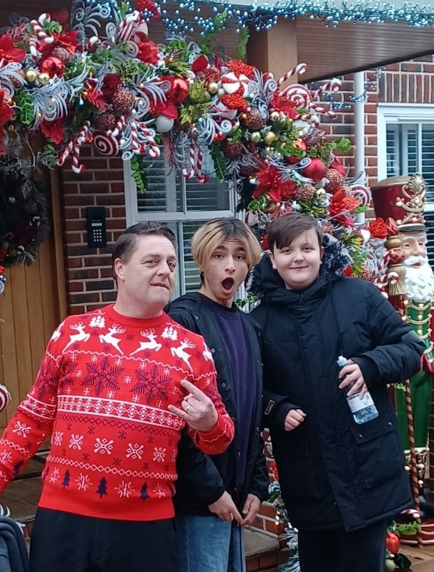 Bobby_ONeill_'s tweet photo. Having a wonderful time filming this magical Christmas story with a super cast and crew! @BrianShawActor @CharliNice #xaviergomez #henricharles 
🎅🤶🎄🎁🙌 https://t.co/c9AMCnCajZ