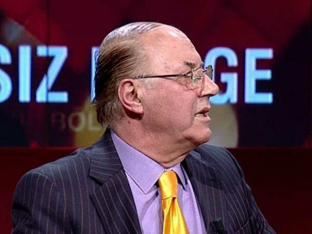 Galiba bu adamın dediğini yaptılar... Kral, Özgür'ü patoz etti..