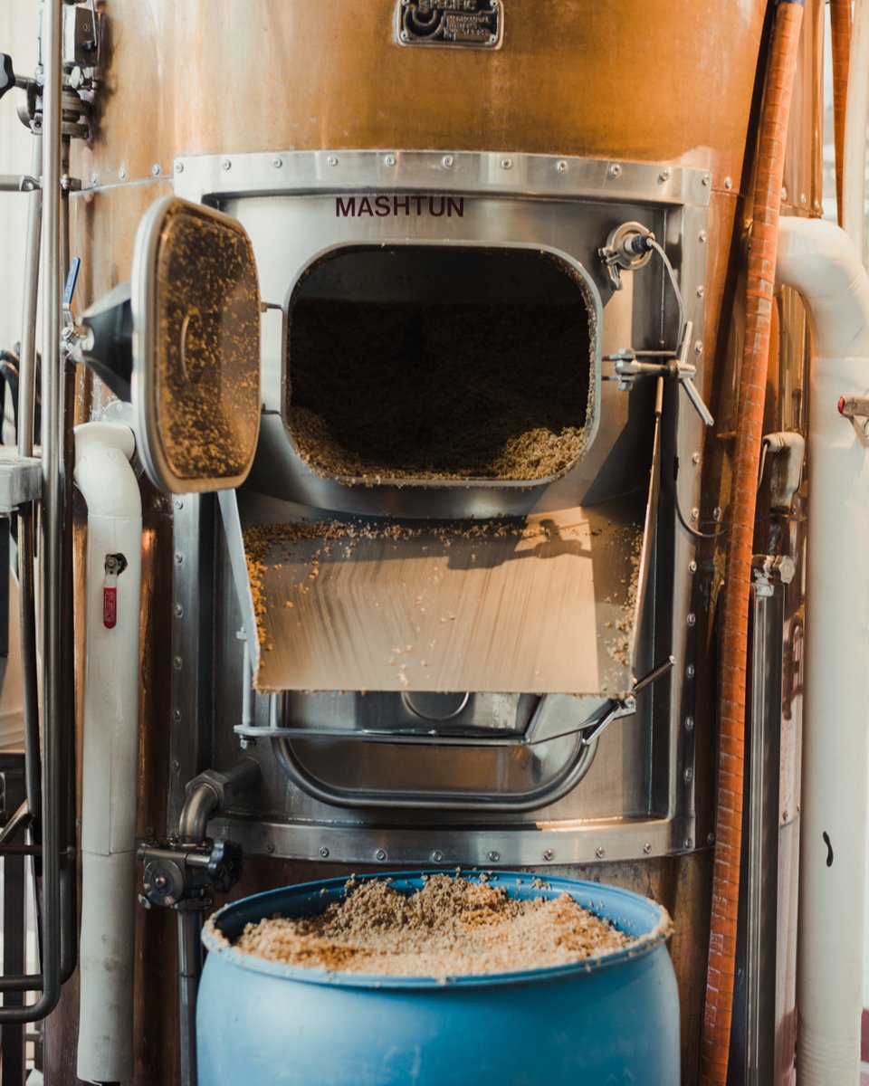 PeterBsMonterey's tweet photo. Behind the scenes at the #brewery 🍻
#peterbsbrewpub #peterbs #montereybrewed #montereybrewery #Monterey https://t.co/KfCbLDHBbY