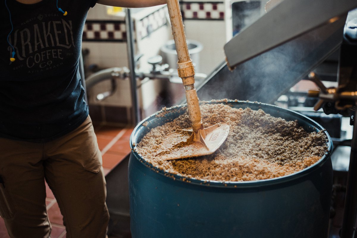 PeterBsMonterey's tweet photo. Behind the scenes at the #brewery 🍻
#peterbsbrewpub #peterbs #montereybrewed #montereybrewery #Monterey https://t.co/KfCbLDHBbY