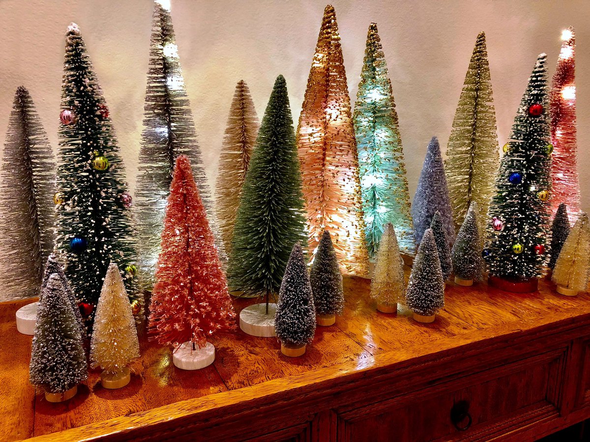 LenaEvans88's tweet photo. Wonderful to host a fun night of friendship, food, and fun--with the added laughter only a #WhiteElephant gift exchange can create! (Pictured is my #BottleBrushTree collection, in the entryway.) #ChristmasDecor #SisalTree @ChristmasTree #Glitter #GlitterTree https://t.co/nh41JDUtnA