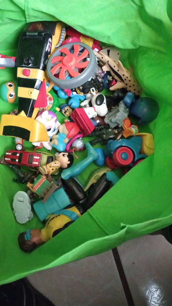 AvisAC4's tweet photo. 🎄#campañaAvis⛄ #ProGDL 🎁 Una de las más grandes satisfacciones son ver sonreír a nuestros peques👶,  Gracias por alegrar su infancia con juguetes 🪀🧸. @jazmin0294, @DiegoIsarelIbar, @JdelpinoJ, @bordaio, @lmichelg. https://t.co/m5LJwgrOhm