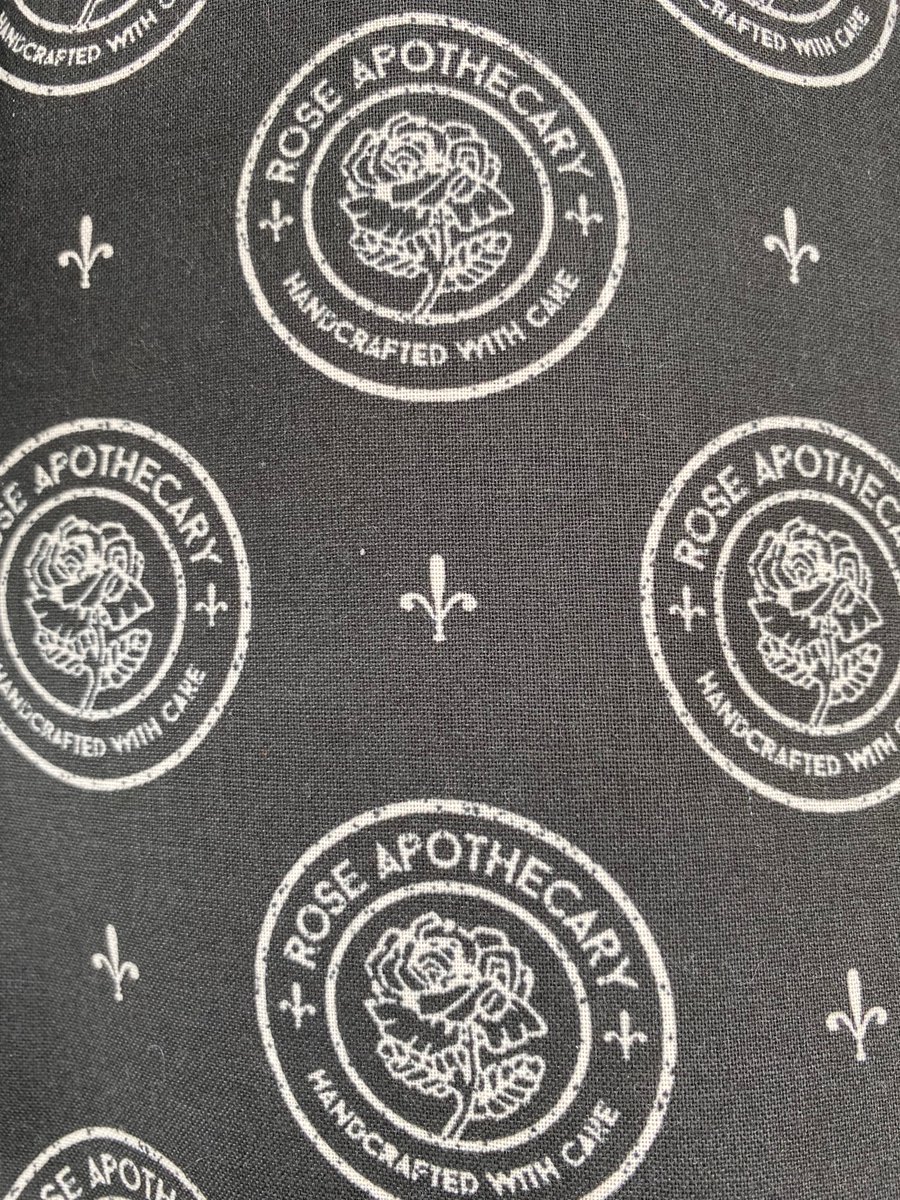 giggles731's tweet photo. @danjlevy @Realeugenelevy @SchittsCreek @sarahlevy_ 

IYKYK 
Coolest fabric find EVER!! https://t.co/HGv0xLdbLG