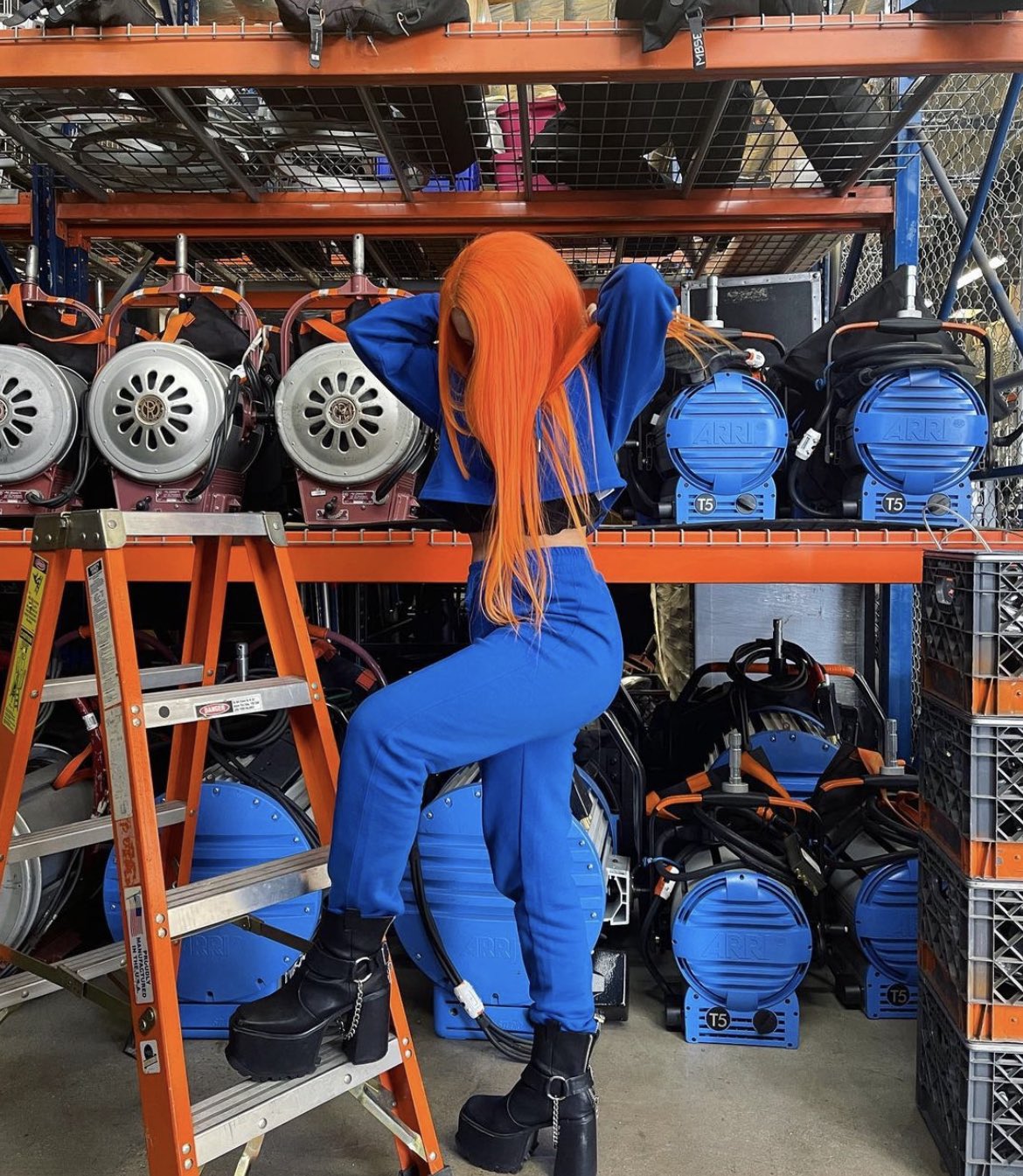 FHE50kDXIBAqSSP?format=jpg&name=large