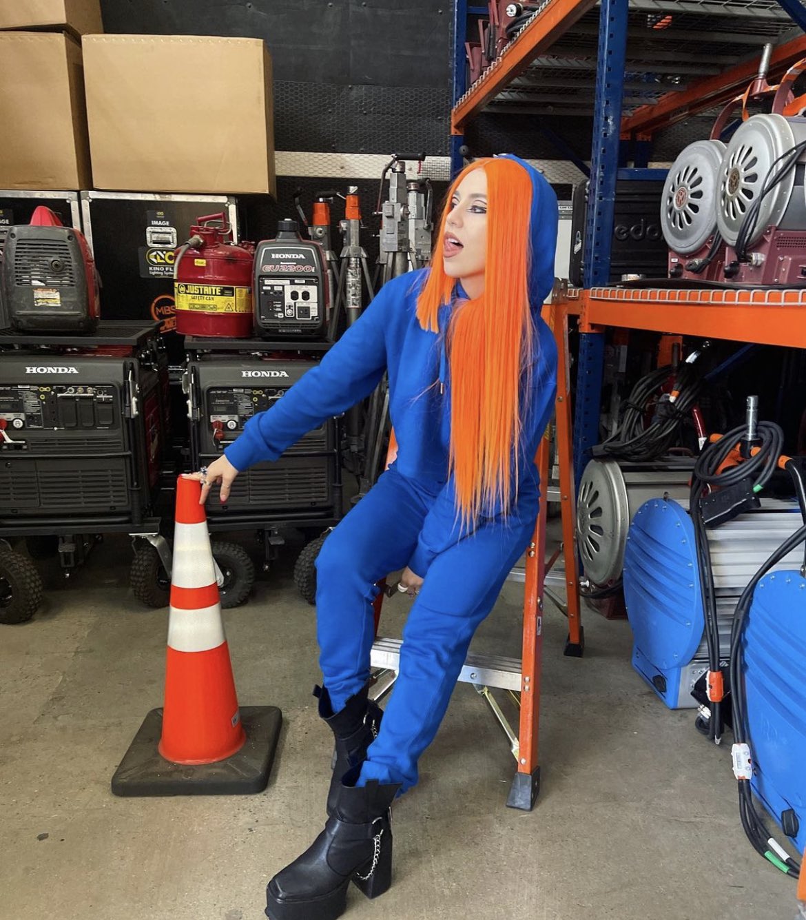 FHE50kiX0AgaQH1?format=jpg&name=large