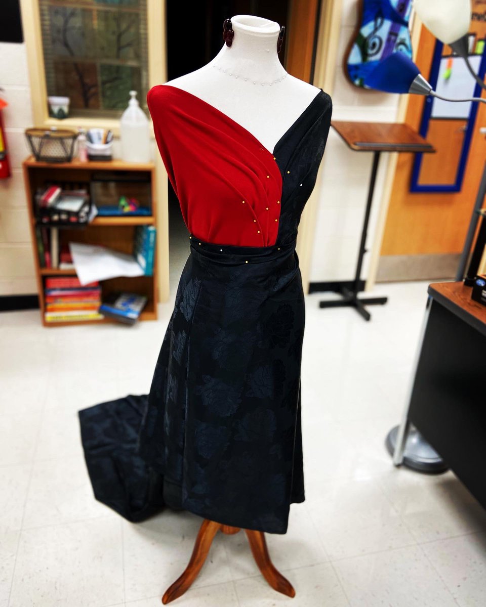 FHSEagleFashion's tweet photo. Fashion Club @fhseaglenest showing off their skills with creating fantastic outfits out of fabric scraps. Look out red carpet, these members have some up-and-coming skills to show off. 🧵🪡👗👒🦅 @freedom_cte @FHSFACSClubs https://t.co/PBRS2D8v6m