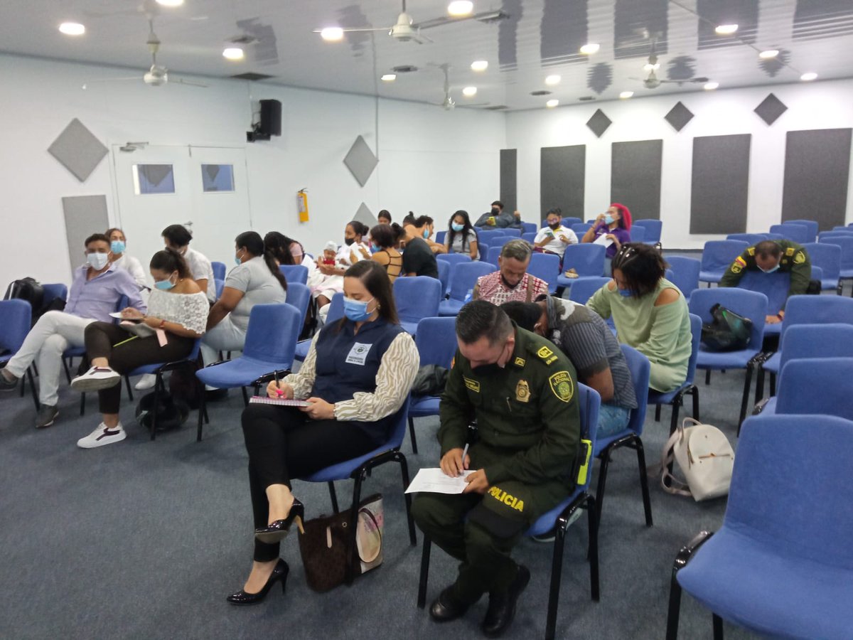 PGN_COL's tweet photo. 📌#PGNenlaRegión | Con el propósito de que las alcaldías instauren ruta de atención para personas con Orientación Sexual e Identidad de Género Diversa, Procuraduría Provincial de 📍#Barrancabermeja convocó jornada de sensibilización sobre violencia de género https://t.co/cR5e443t9O