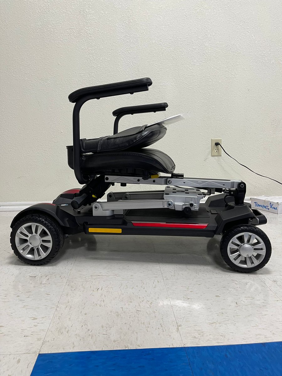 TripleMobility's tweet image. Looking for a Folding Lightweight Scooter? Now you can find it with us‼
Introducing you our new Buzzaround Carry-On 4 Wheel Folding Lightweight Scooter🛵🛵
💯300 weight capacity!
Total weight of 48 lbs with no seat.🎉