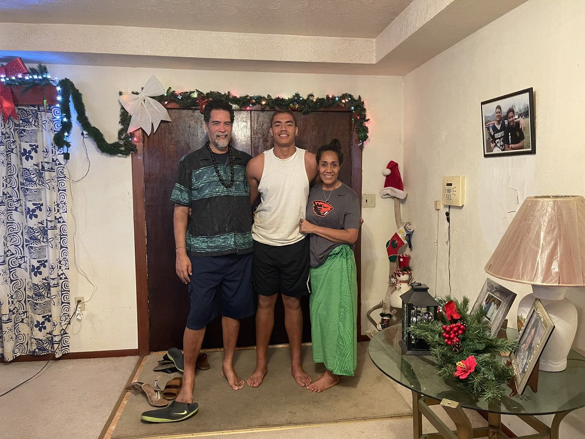 DeanBriski's tweet photo. @HawaiiFootball @Hawaii_Football @CoachTrentFigg @danwalo1 @Keikiokalani @StarAdvertiser @RobDemelloKHON @ESPNhonolulu @StephenTsai https://t.co/hi1jTRljF8