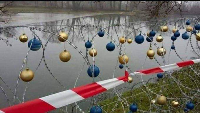 Sınırın bu yakasında eğlence
🎊🎉🎄
Diğer yakasında ağıt var.
⚰️💀☠️
#Refugees #migrants