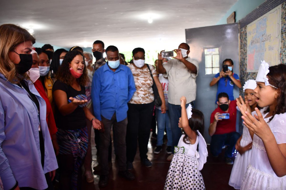 Durante la actividad en Curiepe en el Edo. Miranda, la Min. <a href="/_LaAvanzadora/">Yelitze Santaella</a> realizó un recorrido por las instalaciones de UEN Juan Pablo Sojo, recordando el paso del querido Maestro de la Patria, Aristóbulo Istúriz en la que fue su casa de estudios. <a href="/NicolasMaduro/">Nicolás Maduro</a>