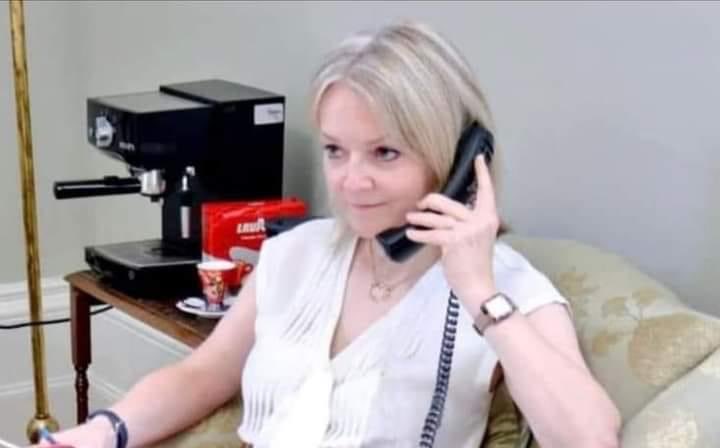KevinPascoe's tweet photo. Liz Truss is now in charge of Brexit
Liz Truss also holds the phone upside down 😂😂😂 https://t.co/6dTrBS2jKa