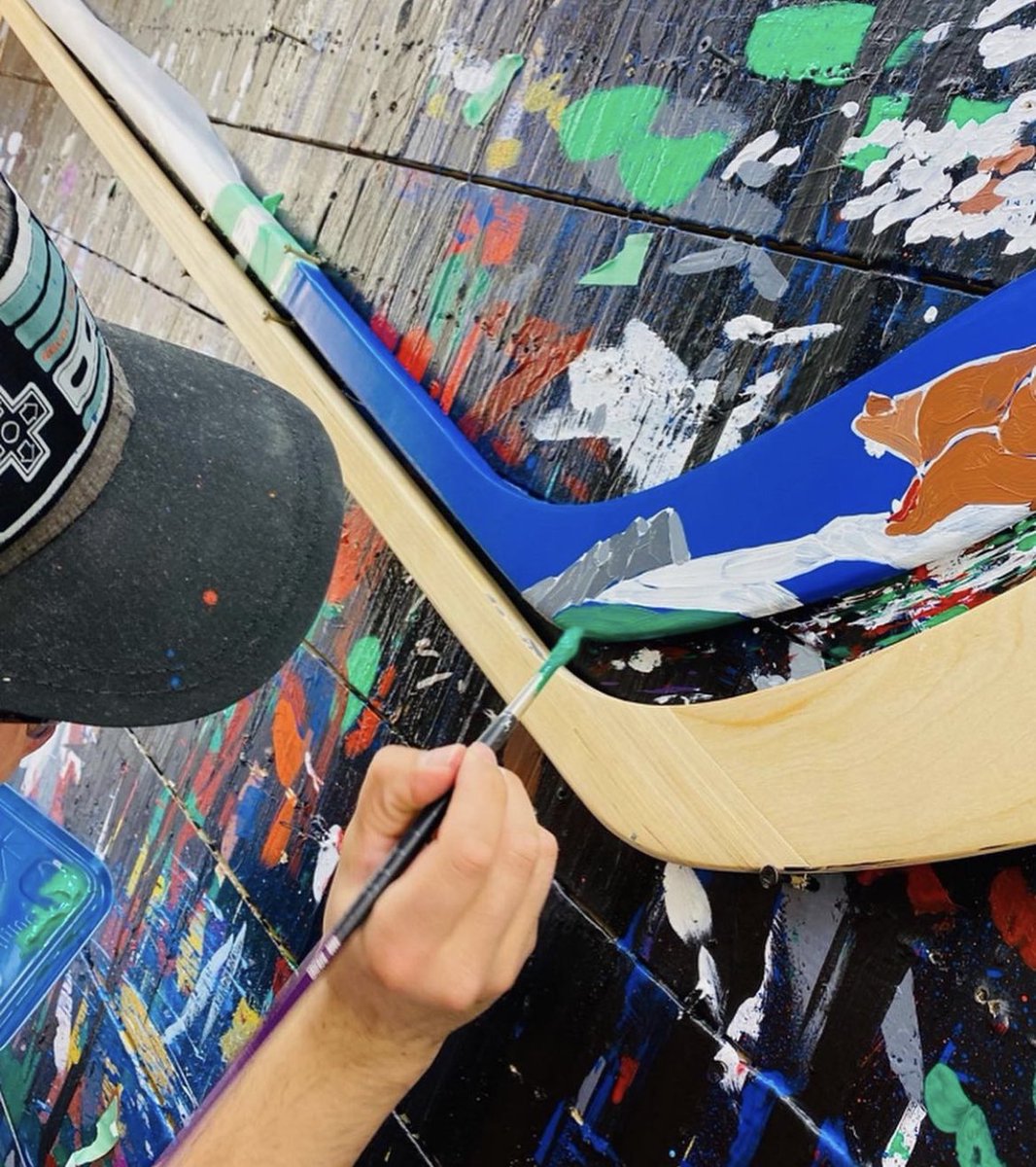 How amazing are these hockey sticks by @CartersArt? The indigenous artist based in Alberta hand painted 150 sticks for the #WorldJuniors to be given as “player of the game” awards. 

So beautiful!!