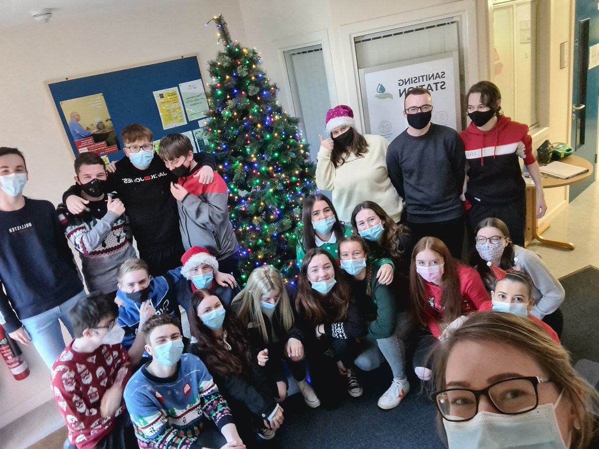 CranaCollege_TY's tweet photo. Merry Christmas from all @cranacollege TY!! 😊🎄 https://t.co/qYCLMBTZ9o