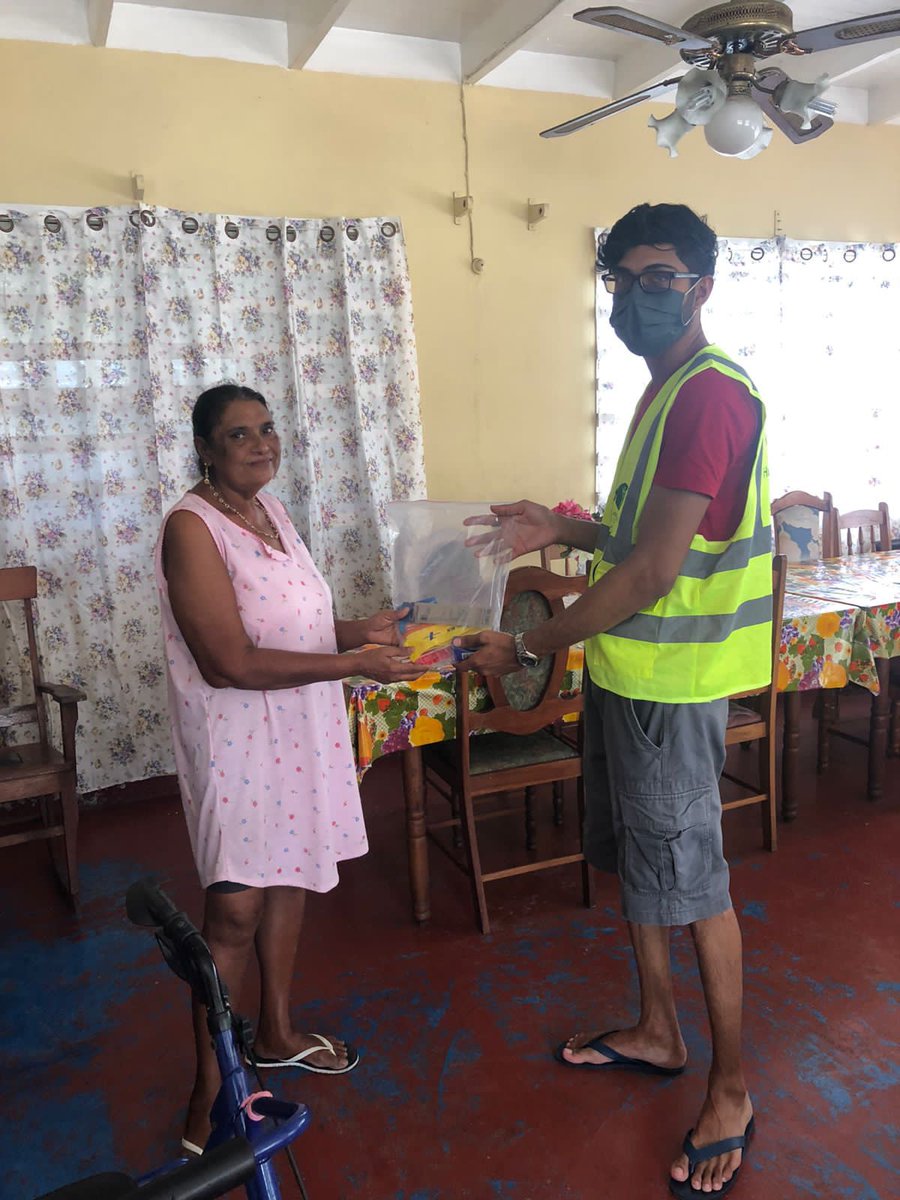 HFGuyana's tweet photo. Humanity First Guyana in Berbice distributed 40 care kits among Senior Citizens and Care Centers. We will continue to do our utmost best to help those who are in need. #HumanityFirst #HumanityFirstGuyana #HumanityFirstBerbice #Wehelpothers https://t.co/4EG4uSC1KW